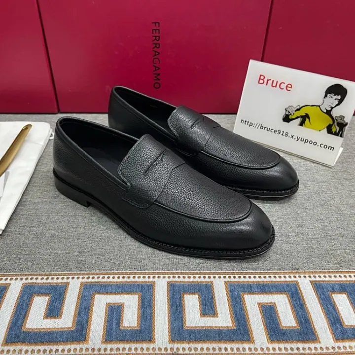 Ferragamo Loafer in Black