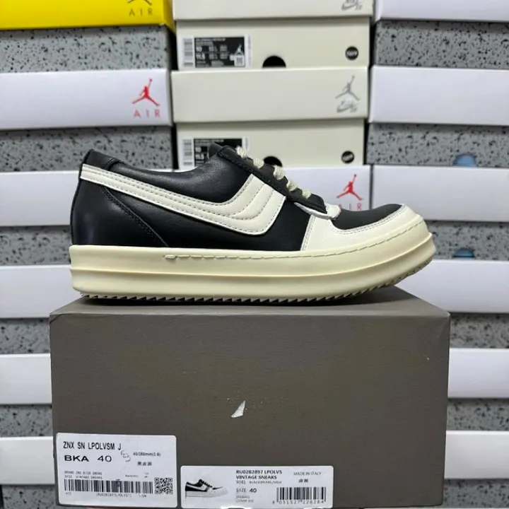 Ramones Sneaker in Black White
